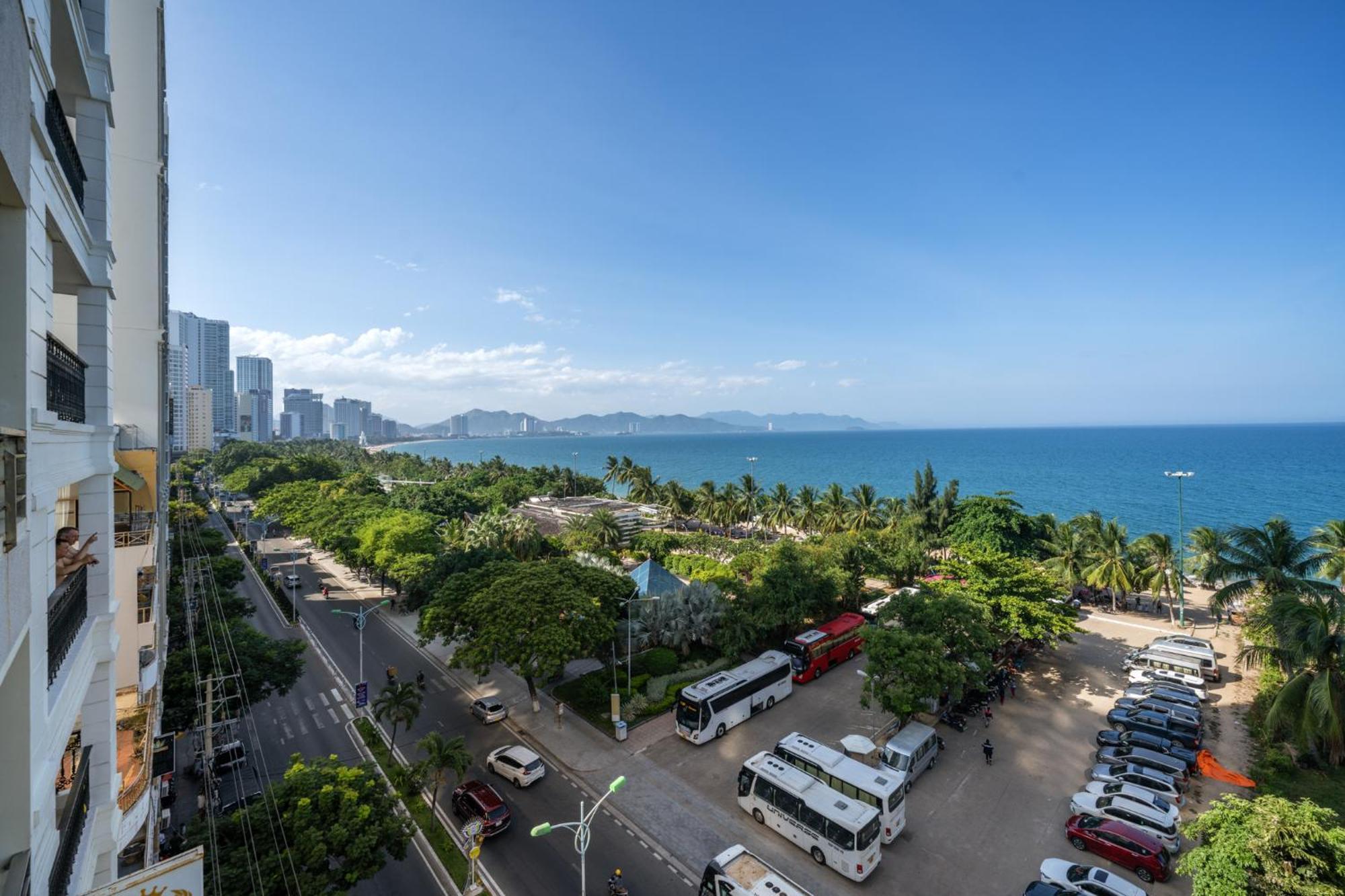 Nami Hotel На Транг Екстериор снимка